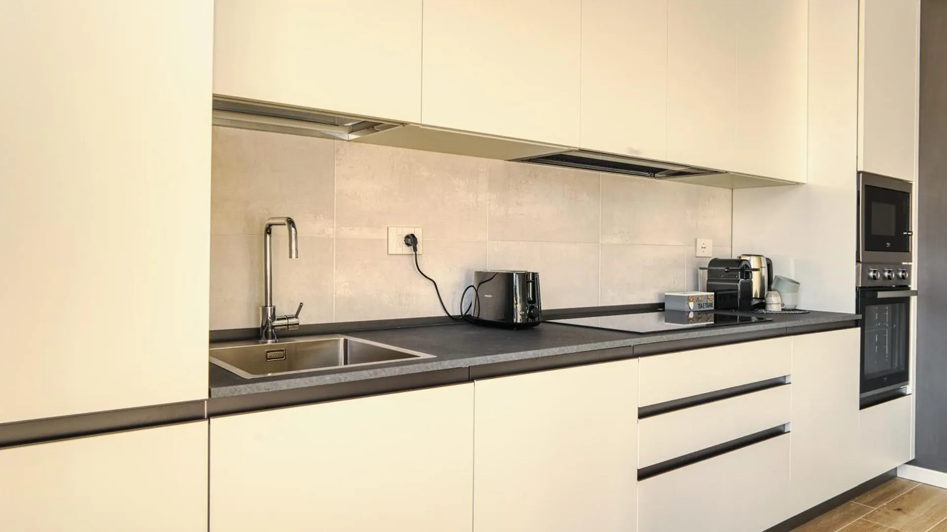 Apartment Suites In Financial District 4 Pax Milan