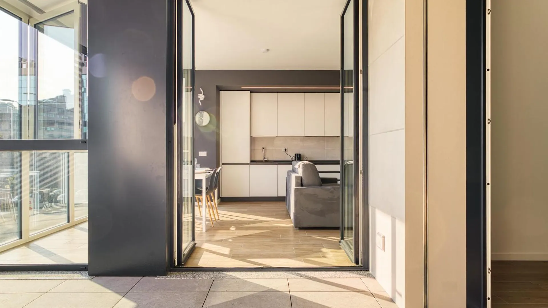 Apartment Suites In Financial District 4 Pax Milan
