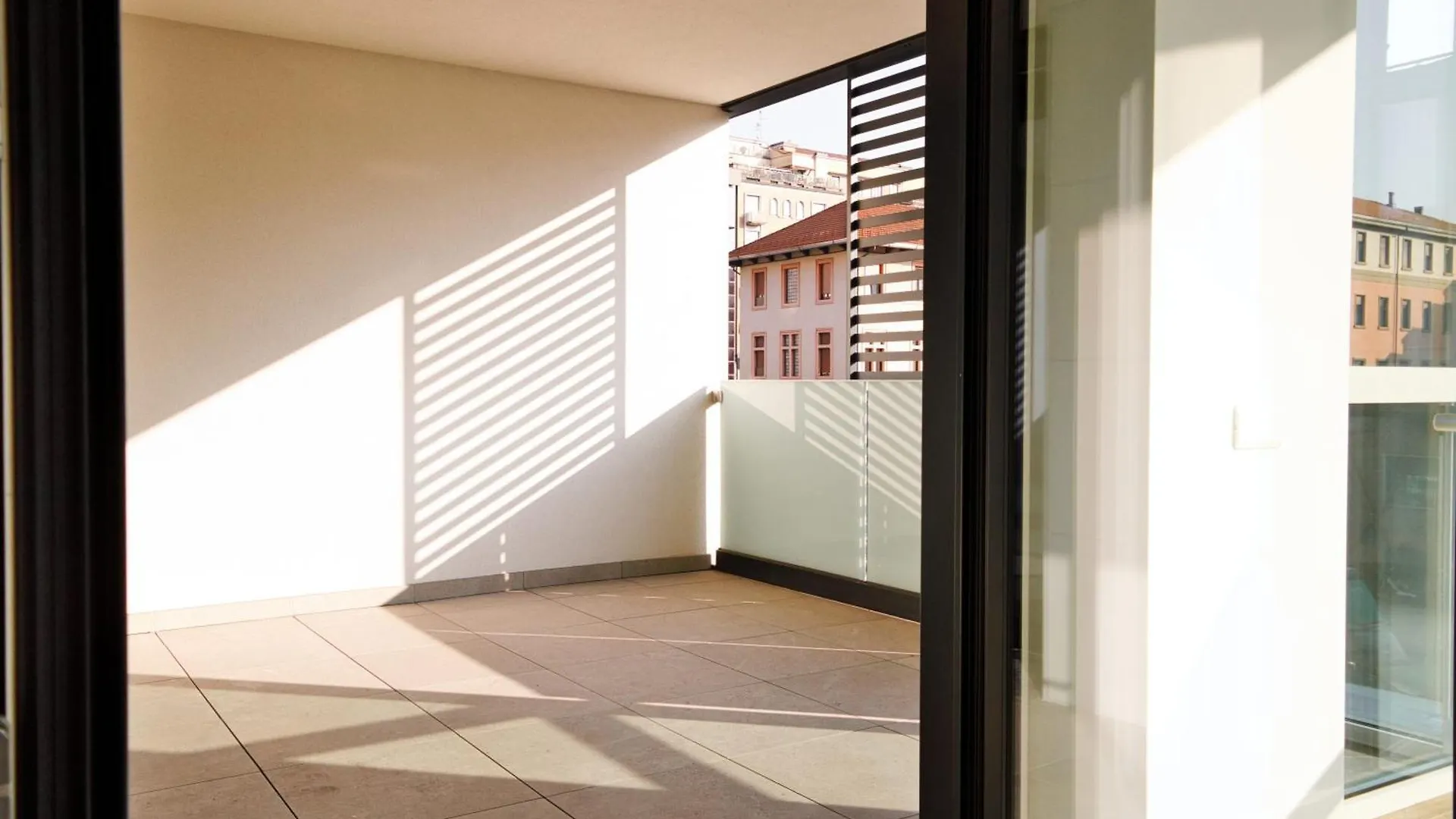 Suites In Financial District 4 Pax Milan Apartment
