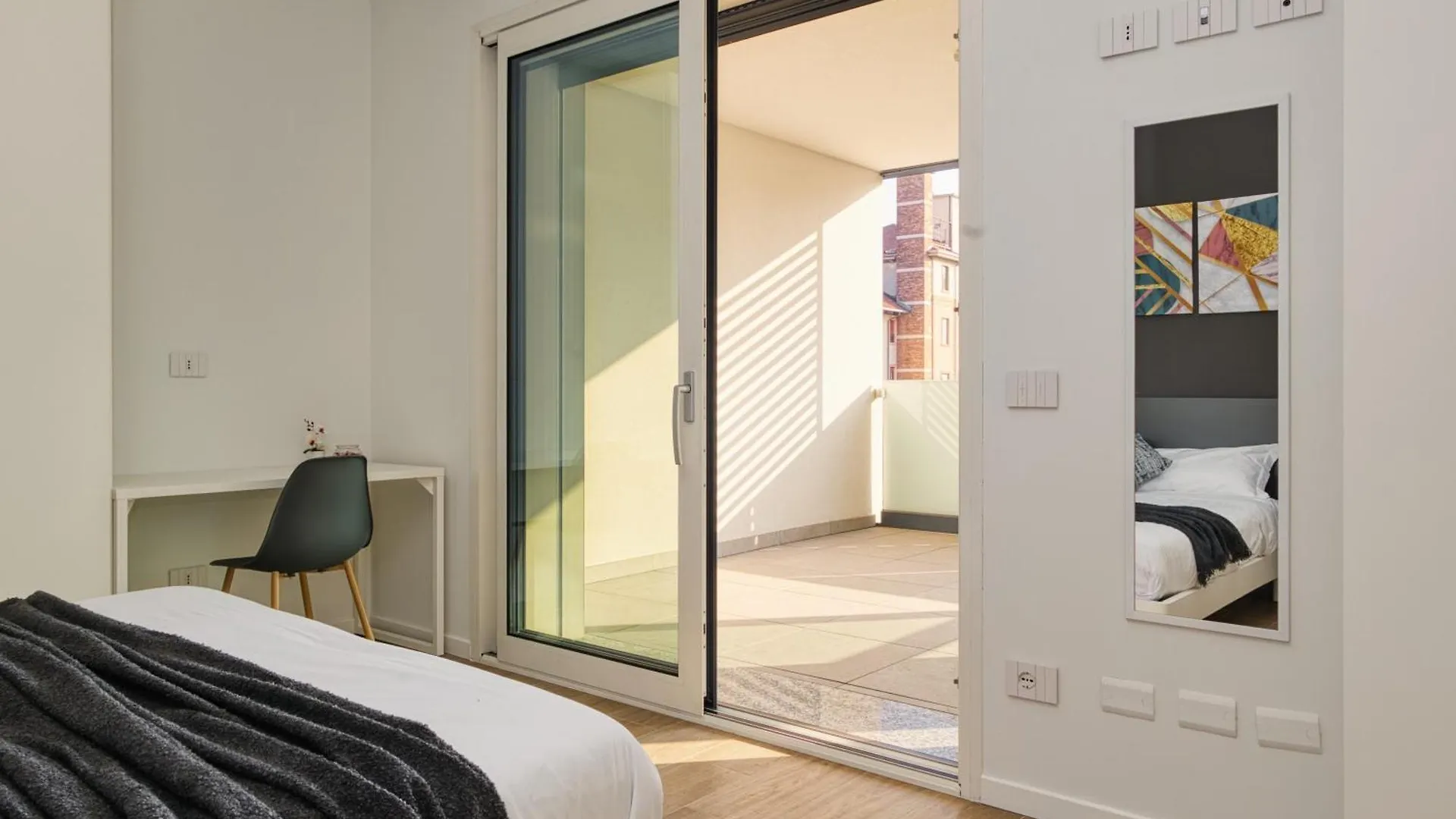Apartment Suites In Financial District 4 Pax Milan Italy