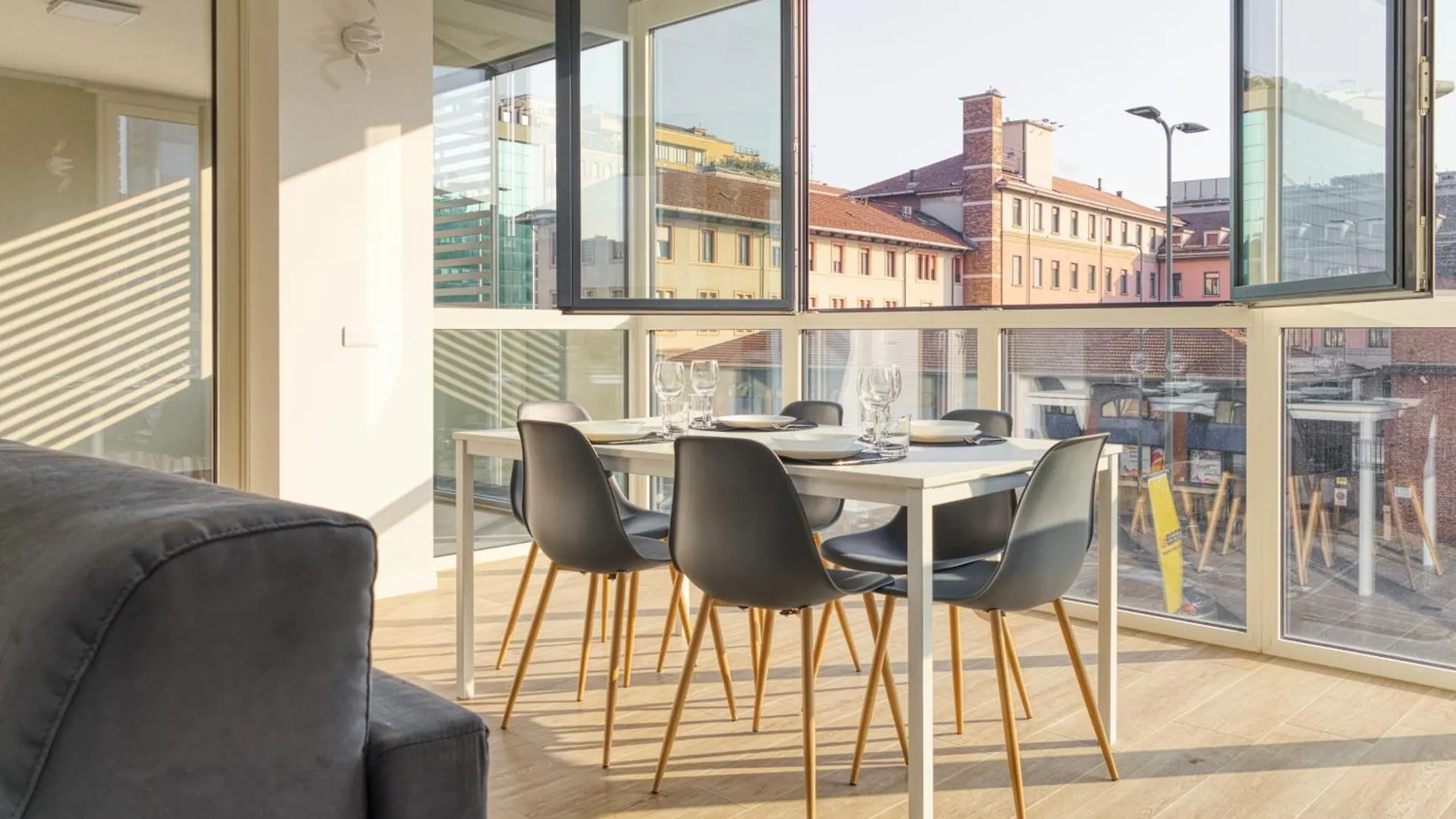 Apartment Suites In Financial District 4 Pax Milan