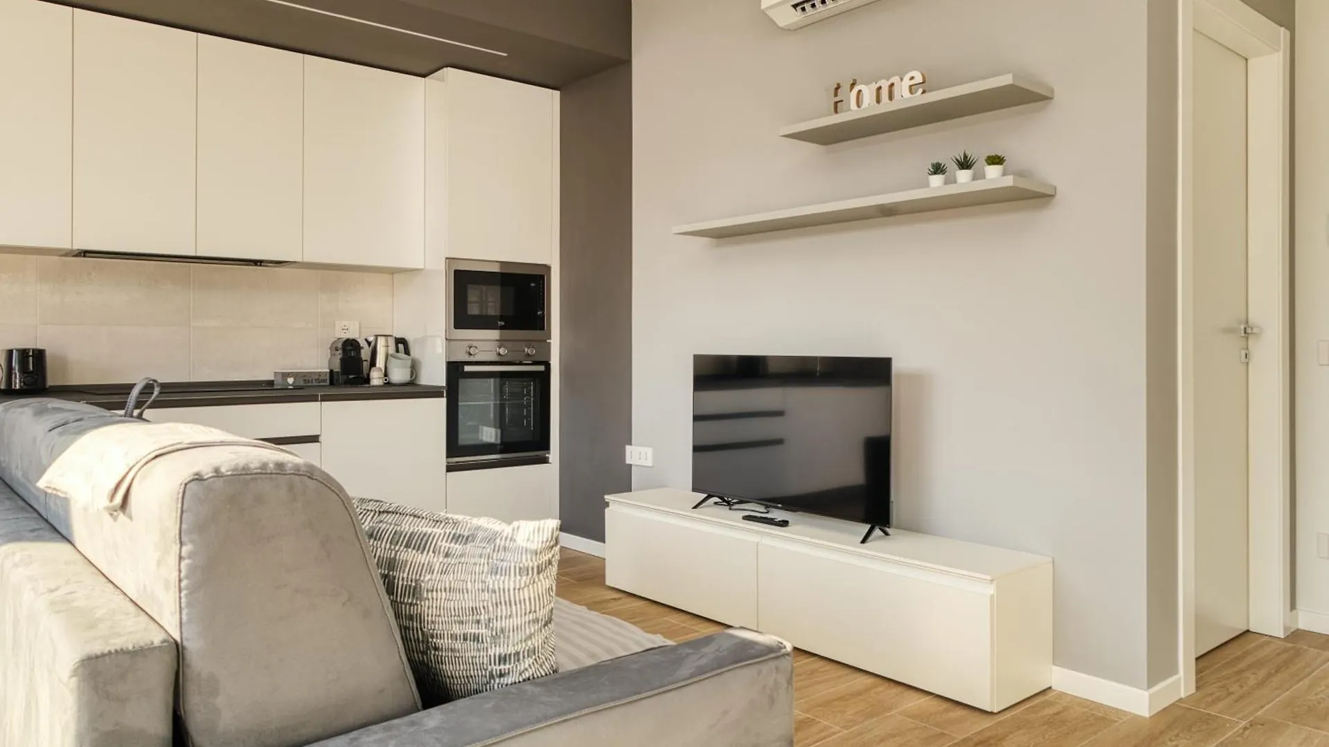 Suites In Financial District 4 Pax Milan Italy