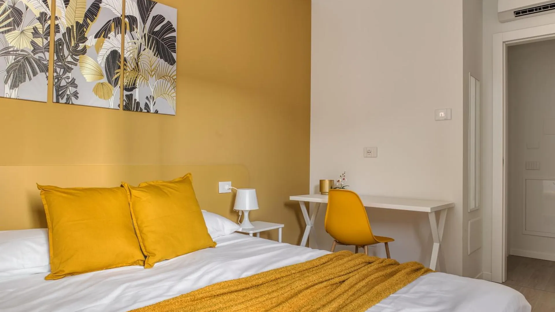 Suites In Financial District 4 Pax Milan Apartment