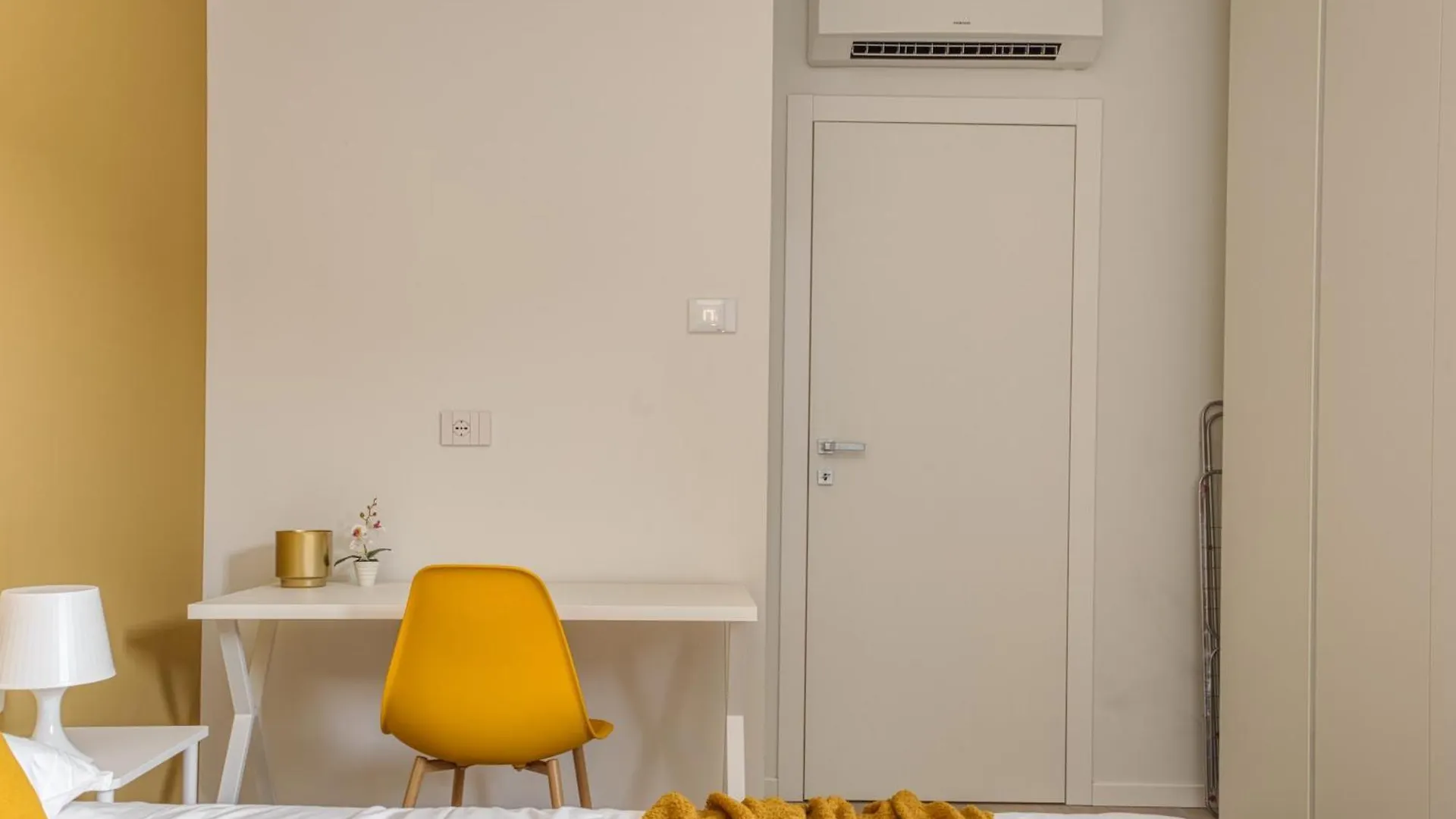Apartment Suites In Financial District 4 Pax Milan Italy