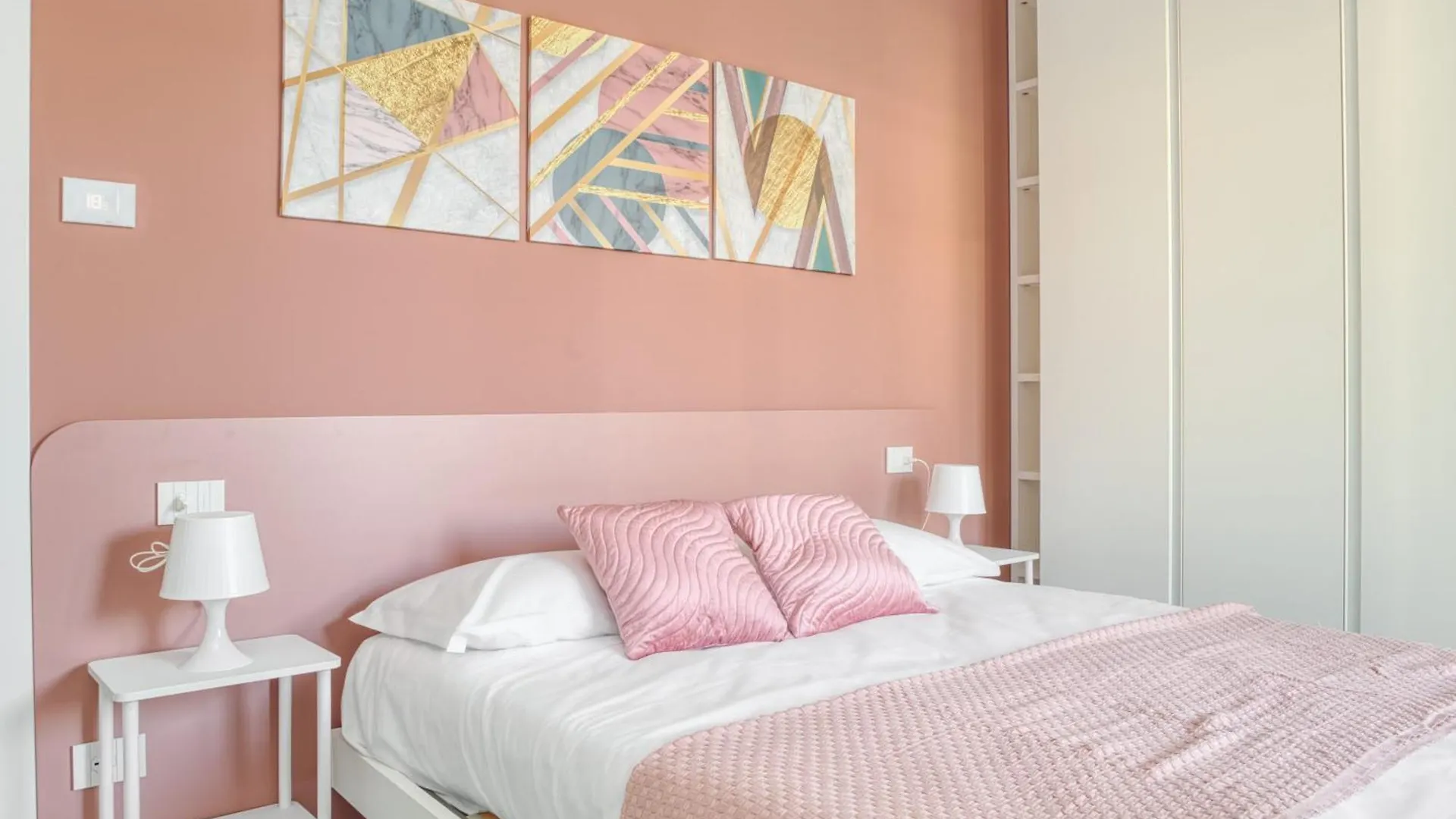 Apartment Suites In Financial District 4 Pax Milan Italy