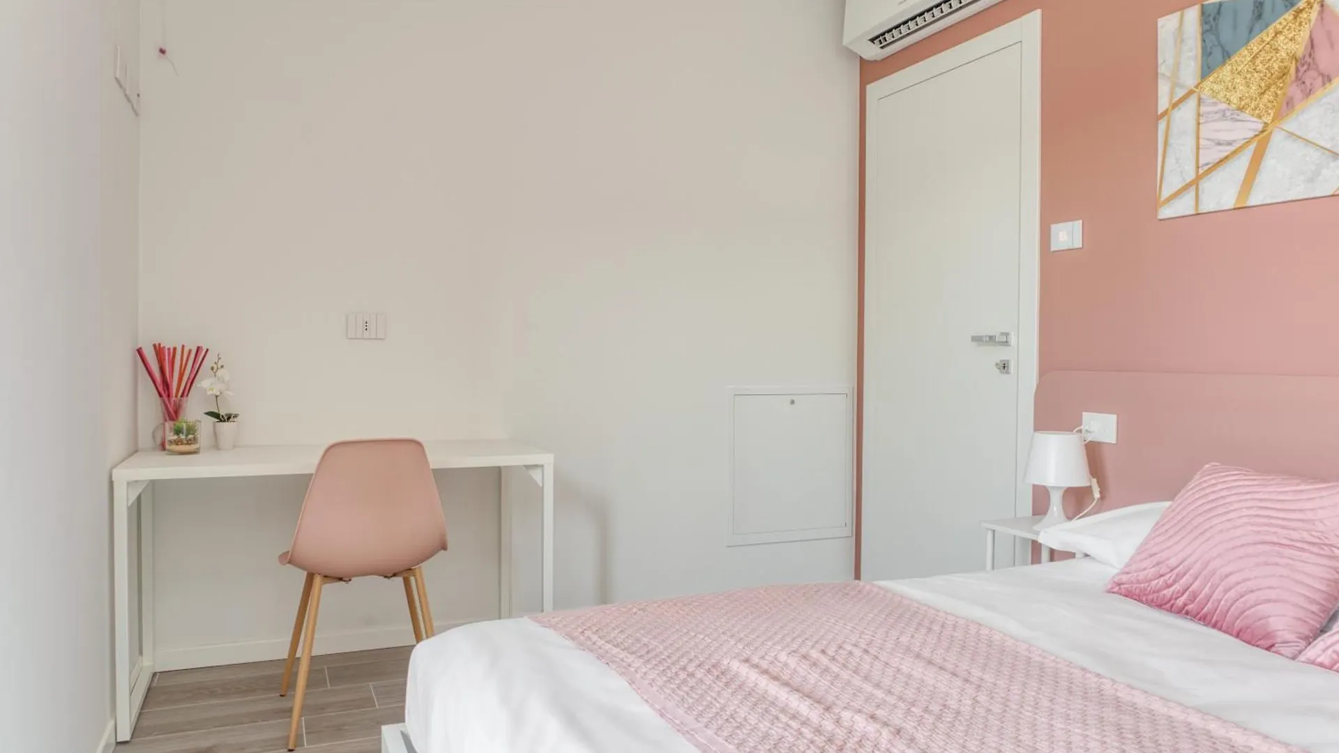 Apartment Suites In Financial District 4 Pax Milan