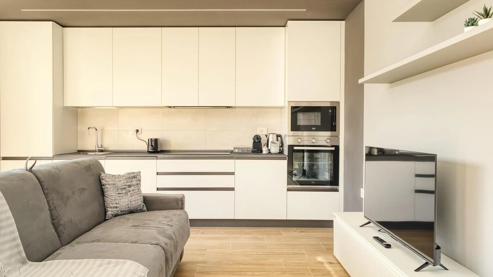 Apartment Suites In Financial District 4 Pax Milan Italy