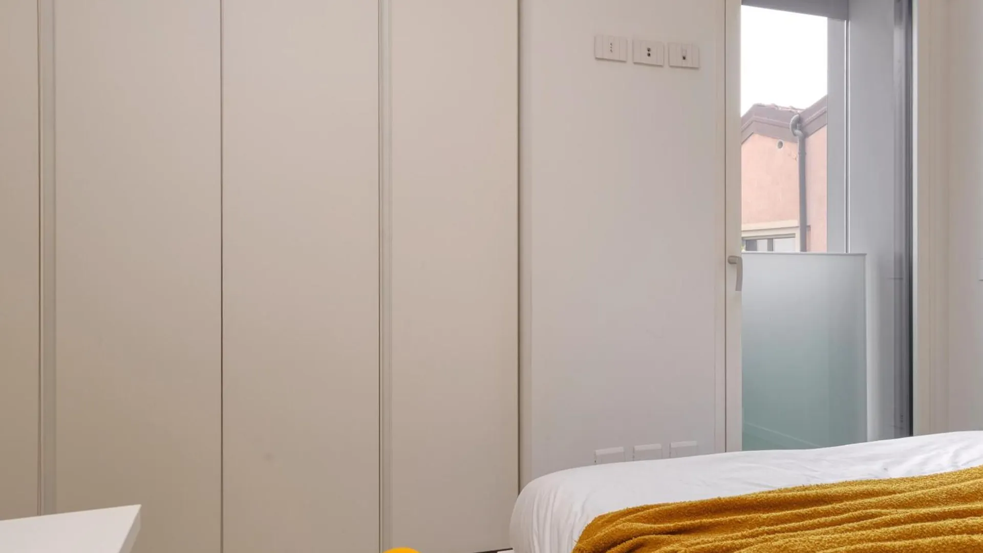 Apartment Suites In Financial District 4 Pax Milan Italy