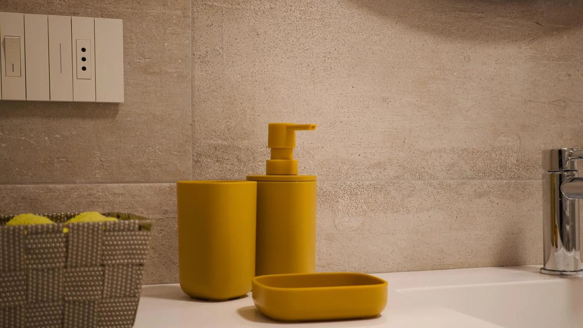 Apartment Suites In Financial District 4 Pax Milan Italy