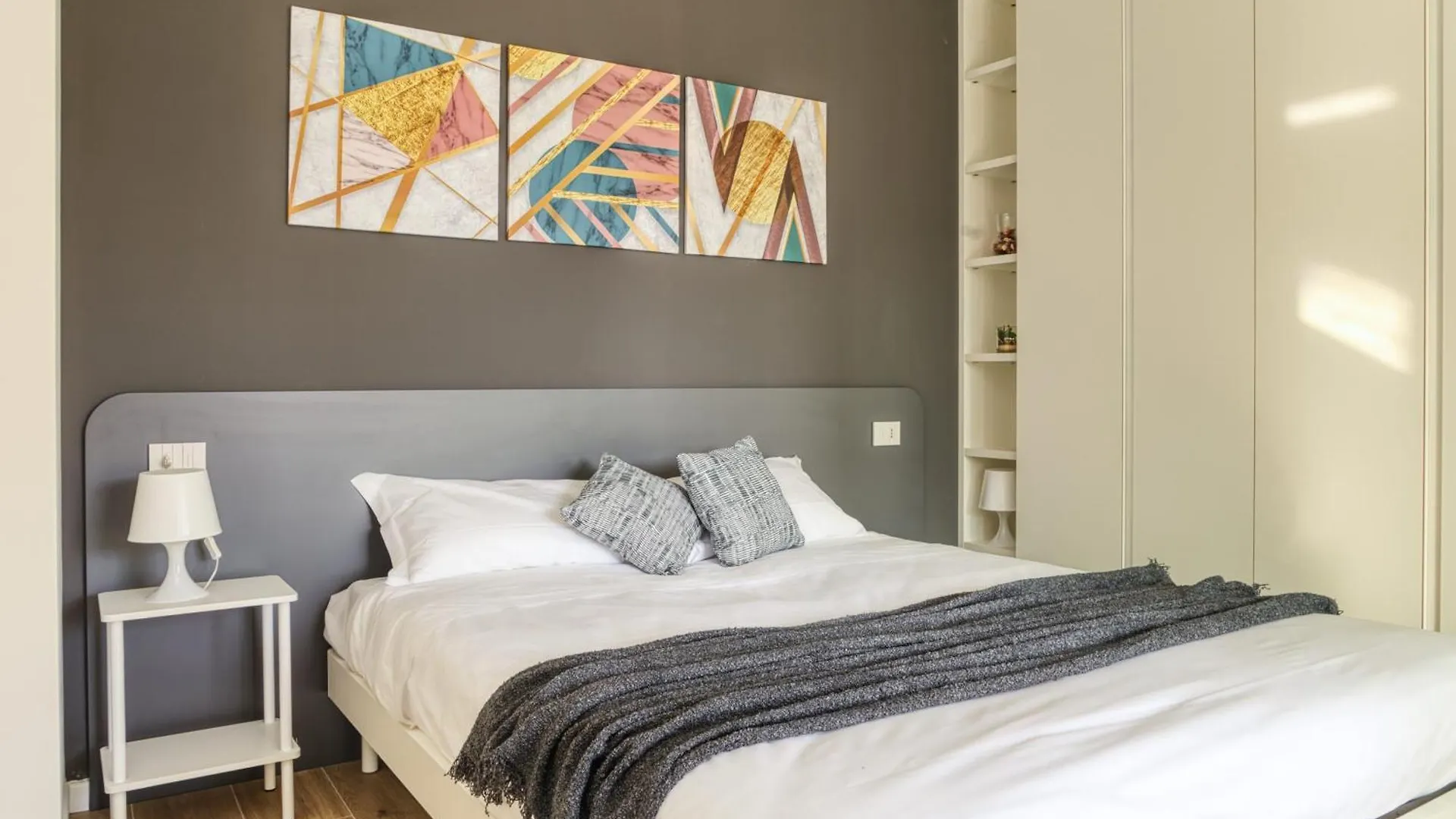 Apartment Suites In Financial District 4 Pax Milan