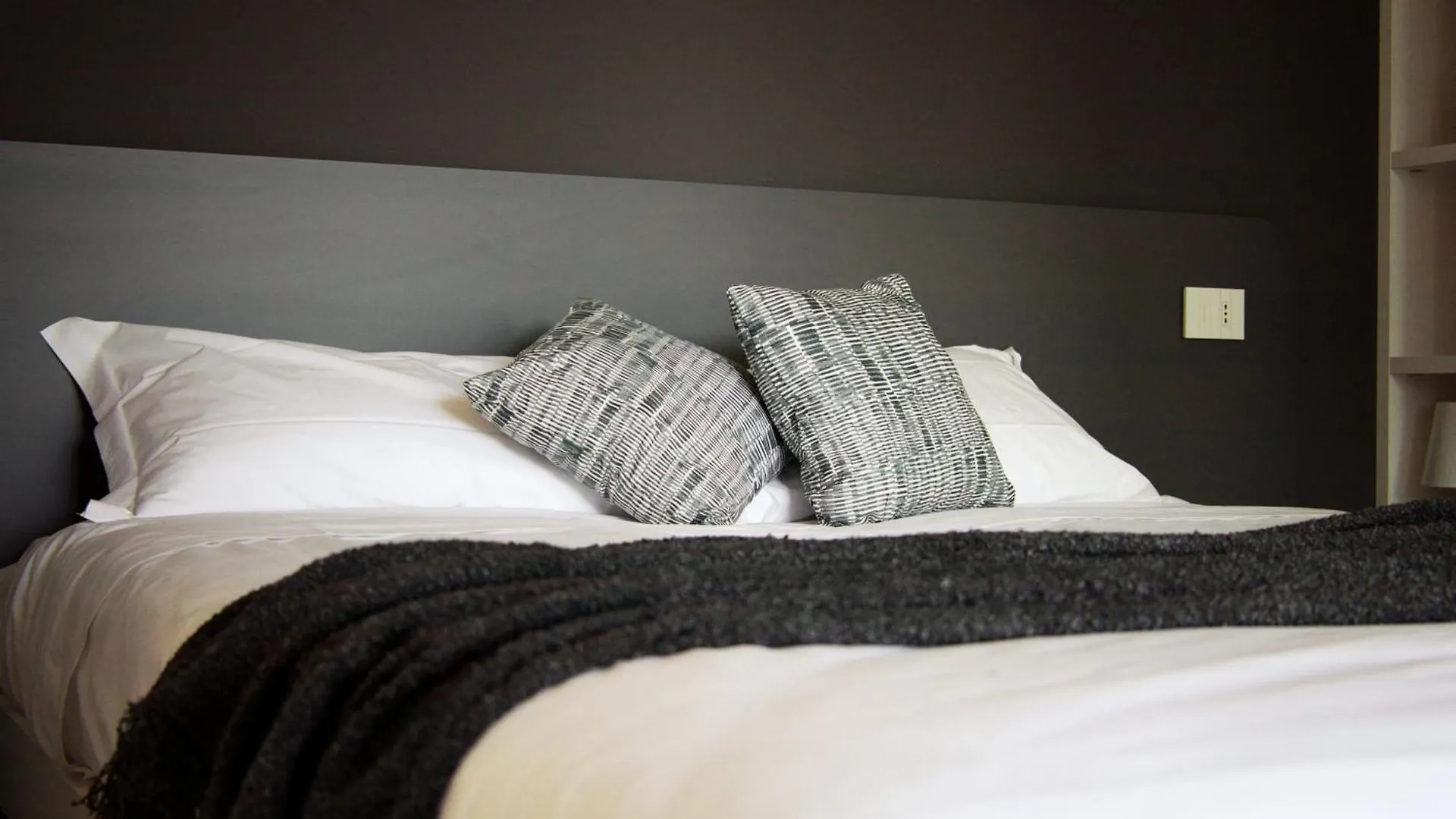 Suites In Financial District 4 Pax Milan Apartment