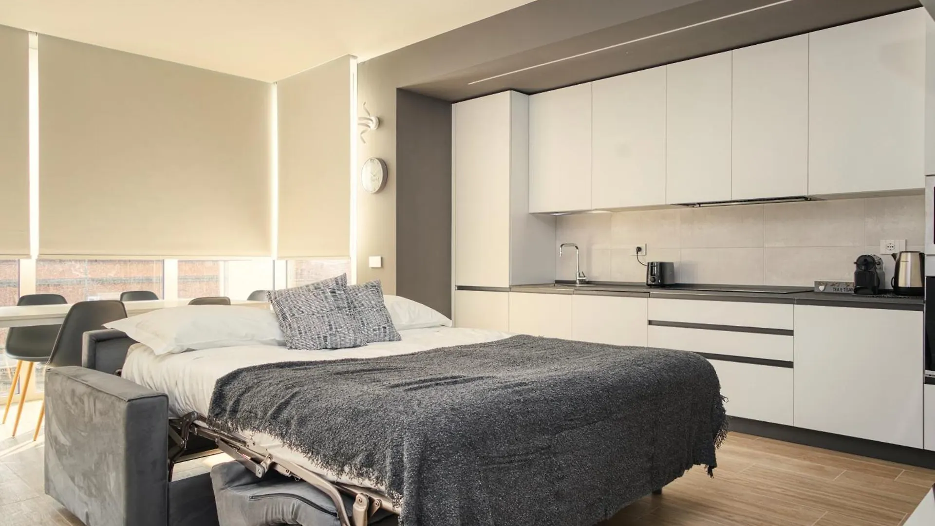 Suites In Financial District 4 Pax Milan Italy