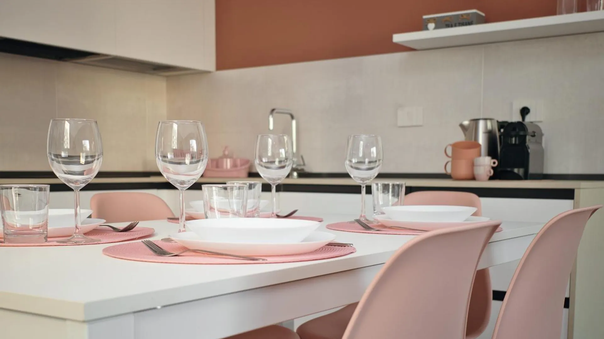 Apartment Suites In Financial District 4 Pax Milan