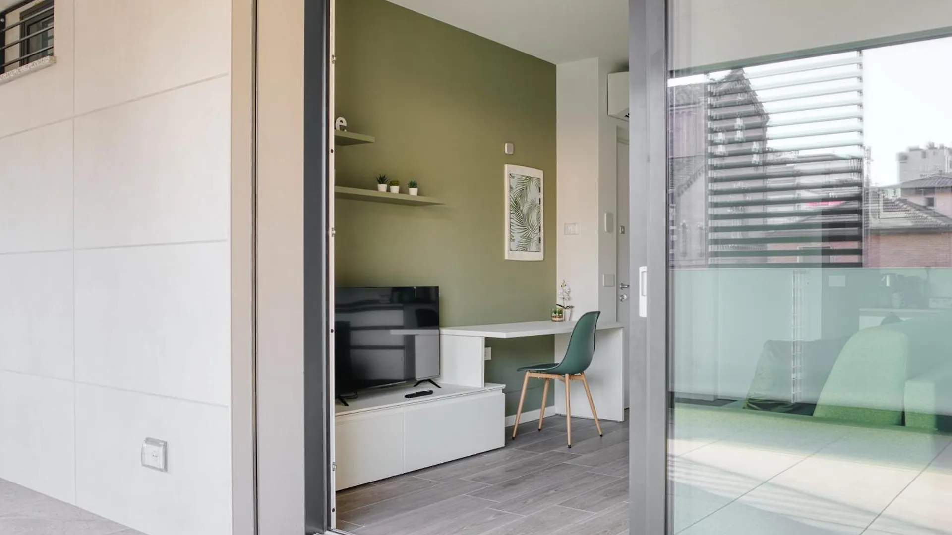 Apartment Suites In Financial District 4 Pax Milan